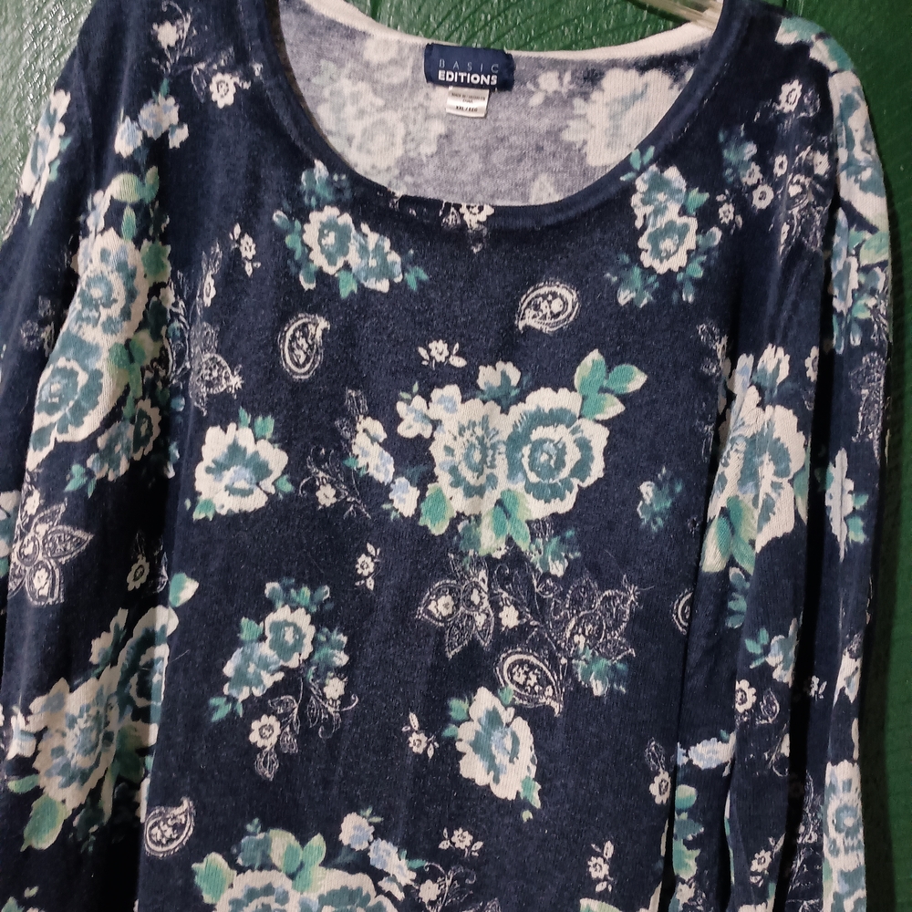 Basic Editions L/S Navy Floral Top - Picture 2 of 8